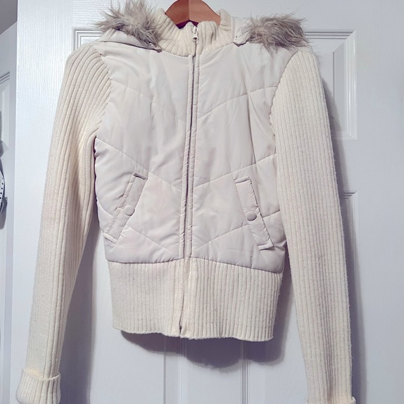 Sweater jacket with a hood - Picture 1 of 3